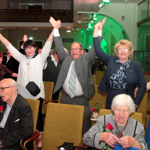 2018. gada Simtgadnieku Salidojums. Cilvēki priecājas.