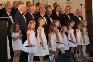 2017. gada Simtgadnieku Salidojums. Uzstājas bērni un pieaugušie. Foto: Ingrīda Punka