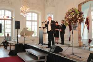 2017. gada Simtgadnieku Salidojums. Vīrietis uzstājas. Foto: Ingrīda Punka