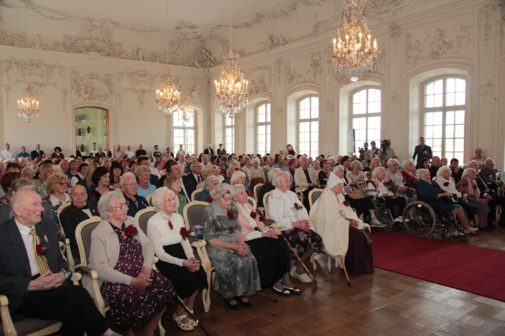 1. Simtgadnieku Salidojuma kopbilde (2017). Rundāles pilī. Foto: Ingrīda Punka